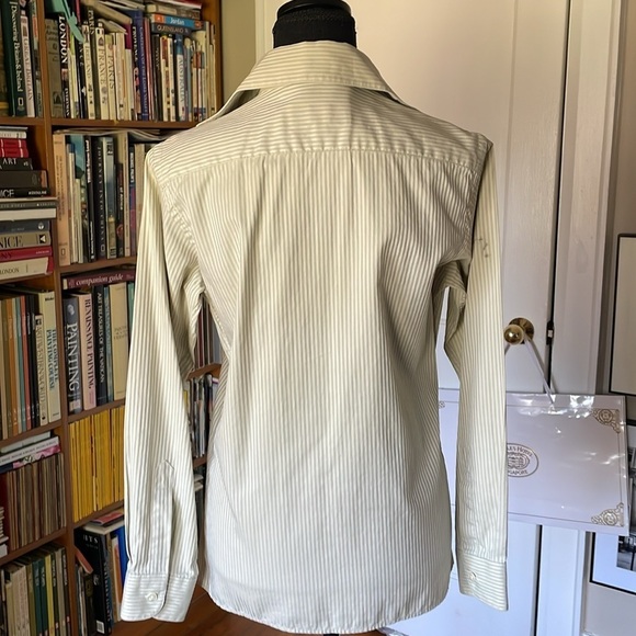 Paul Stuart Women's Classic Fit Button Down Shirt in XS in softly elegant green - Picture 5 of 6